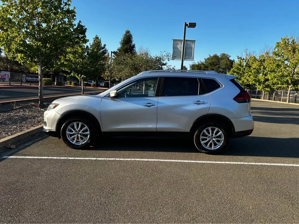 2017 Nissan Rogue - Image 6 of 12