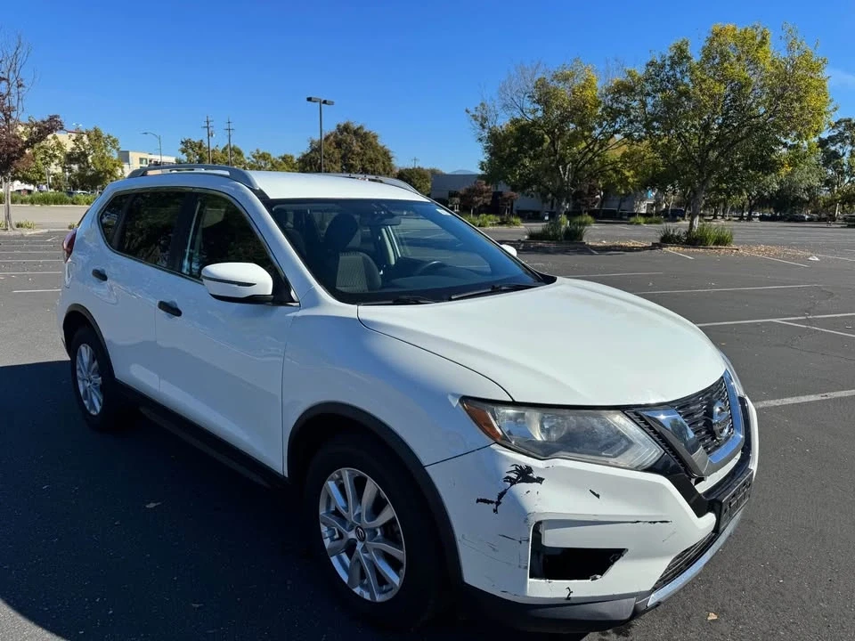 2017 Nissan Rogue - Image 9 of 15