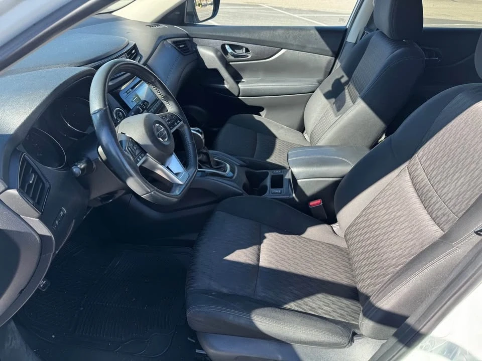 2017 Nissan Rogue - Image 4 of 15