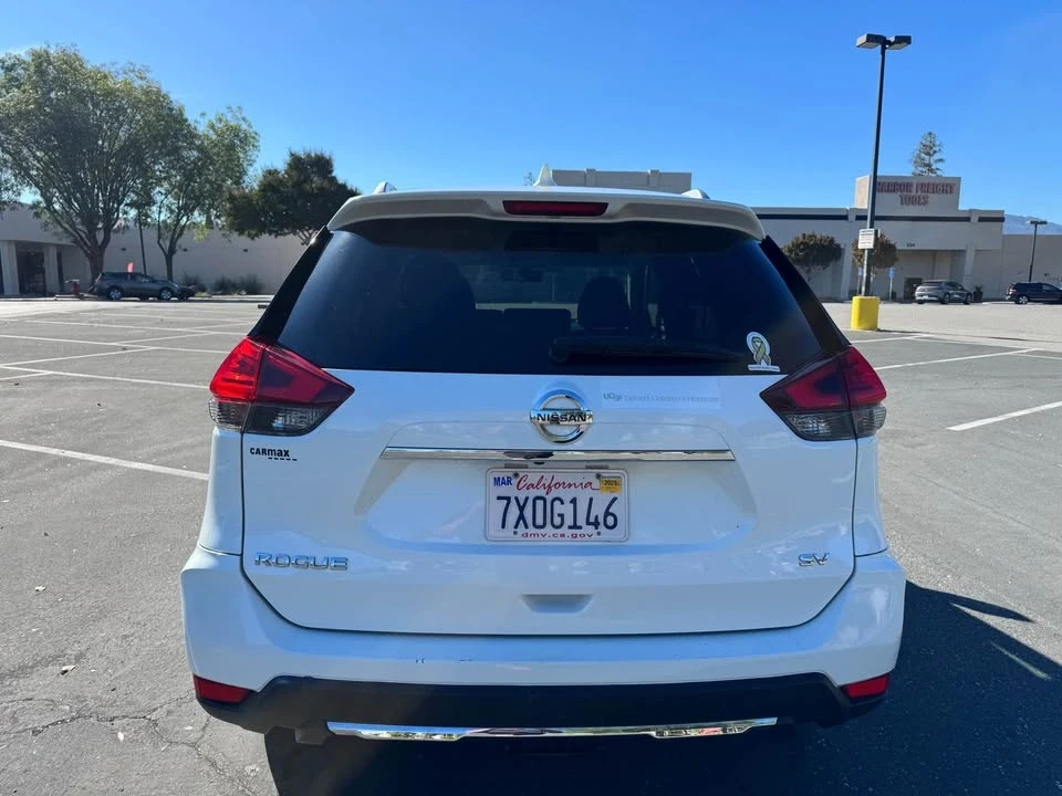 2017 Nissan Rogue - Image 10 of 15