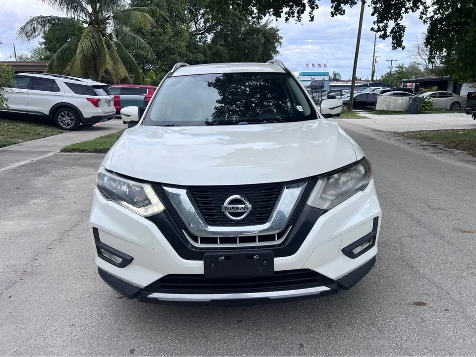 2017 Nissan Rogue - Image 2 of 12