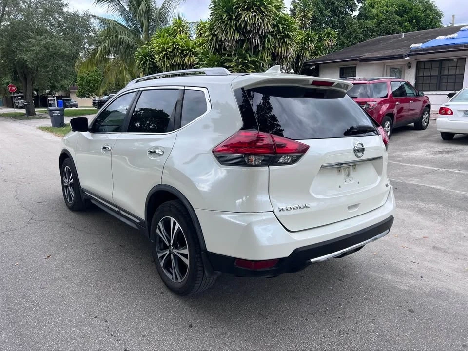 2017 Nissan Rogue - Image 6 of 12