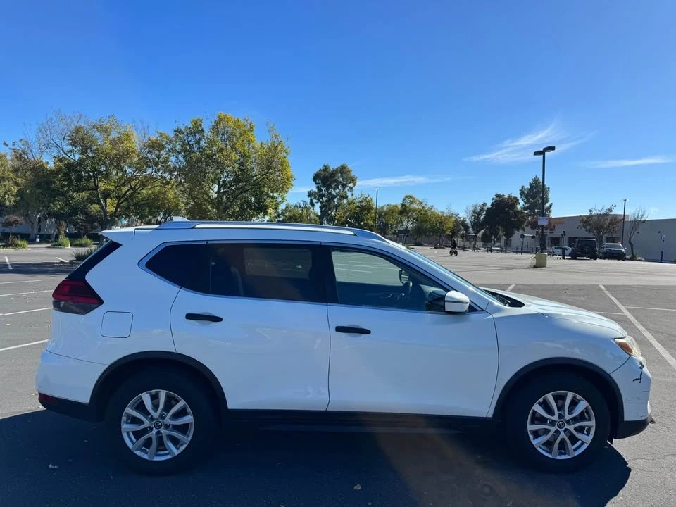 2017 Nissan Rogue - Image 8 of 15