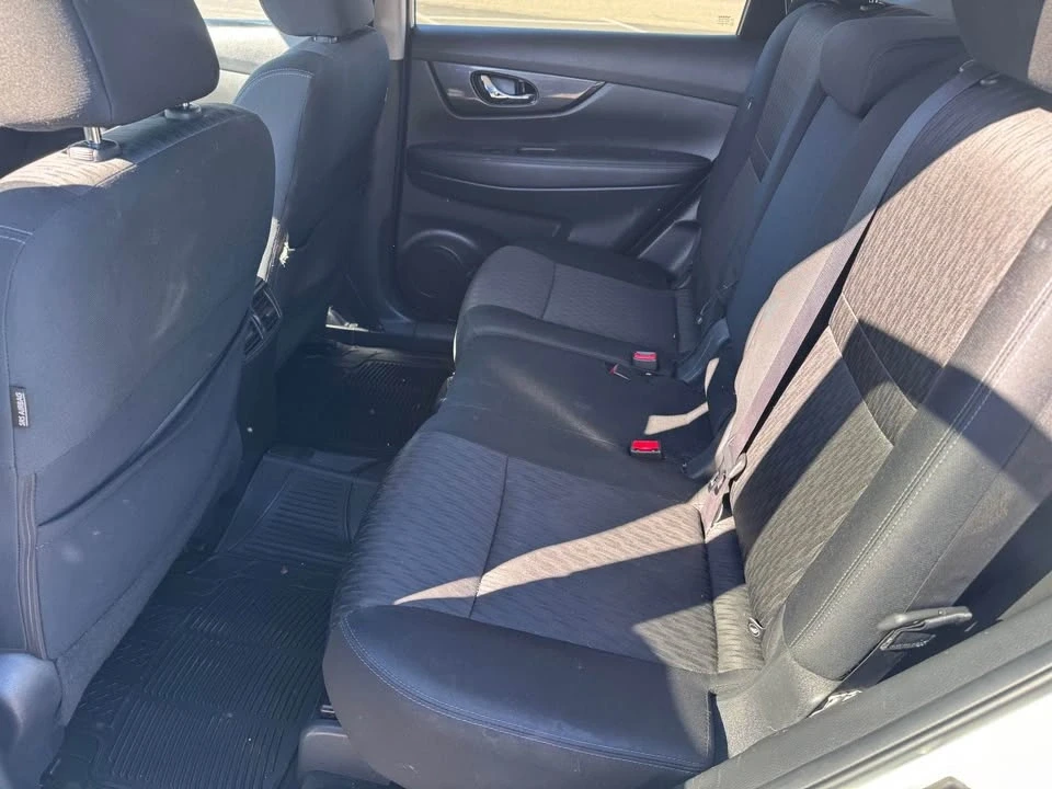 2017 Nissan Rogue - Image 13 of 15