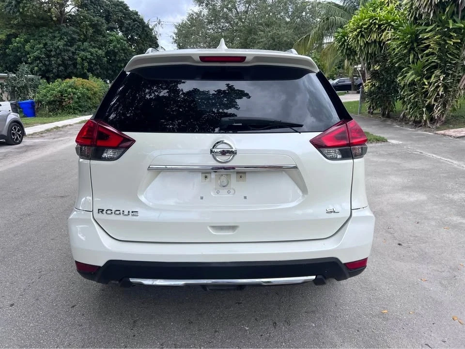 2017 Nissan Rogue - Image 5 of 12