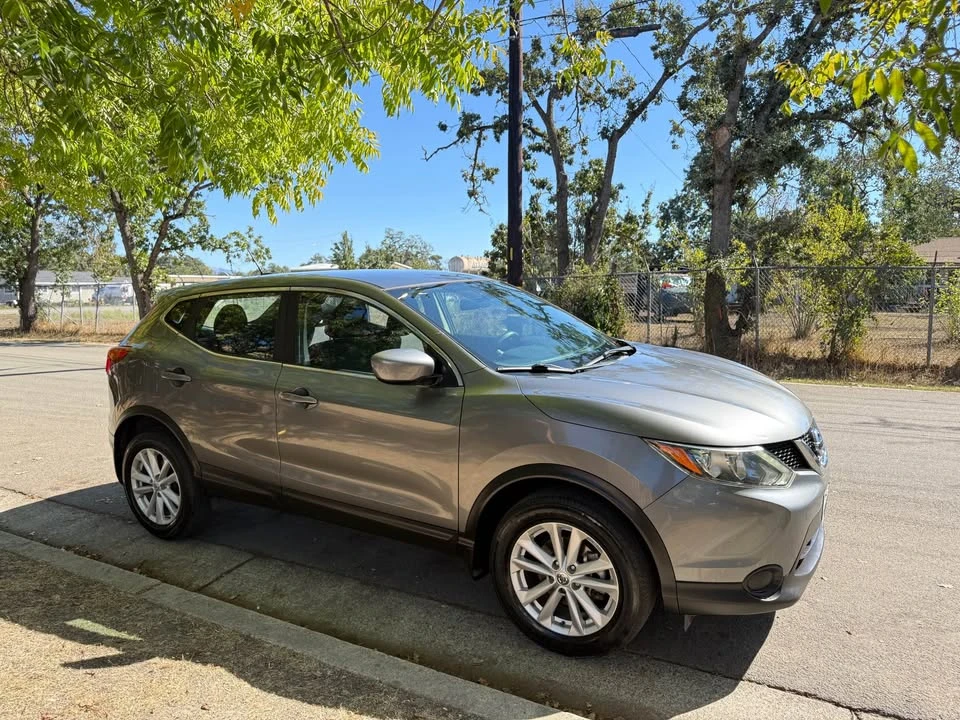 2017 Nissan Rogue - Image 3 of 12