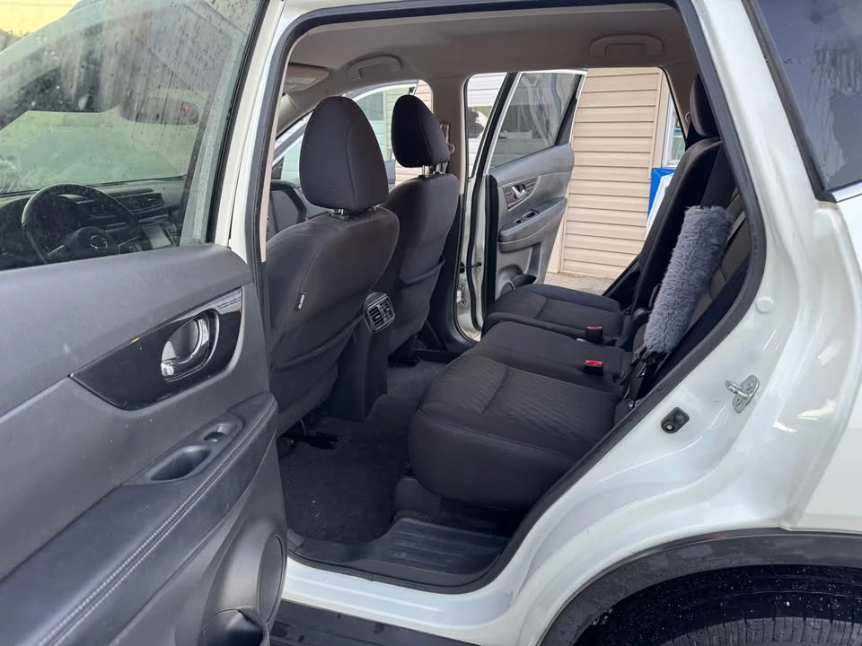 2017 Nissan Rogue - Image 12 of 16