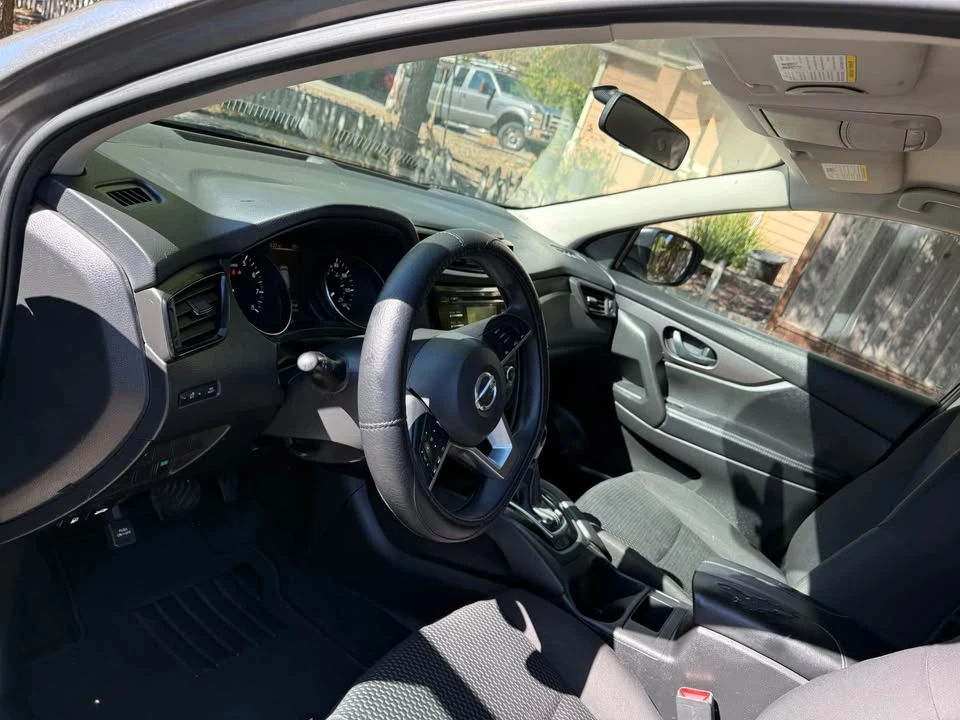 2017 Nissan Rogue - Image 8 of 12