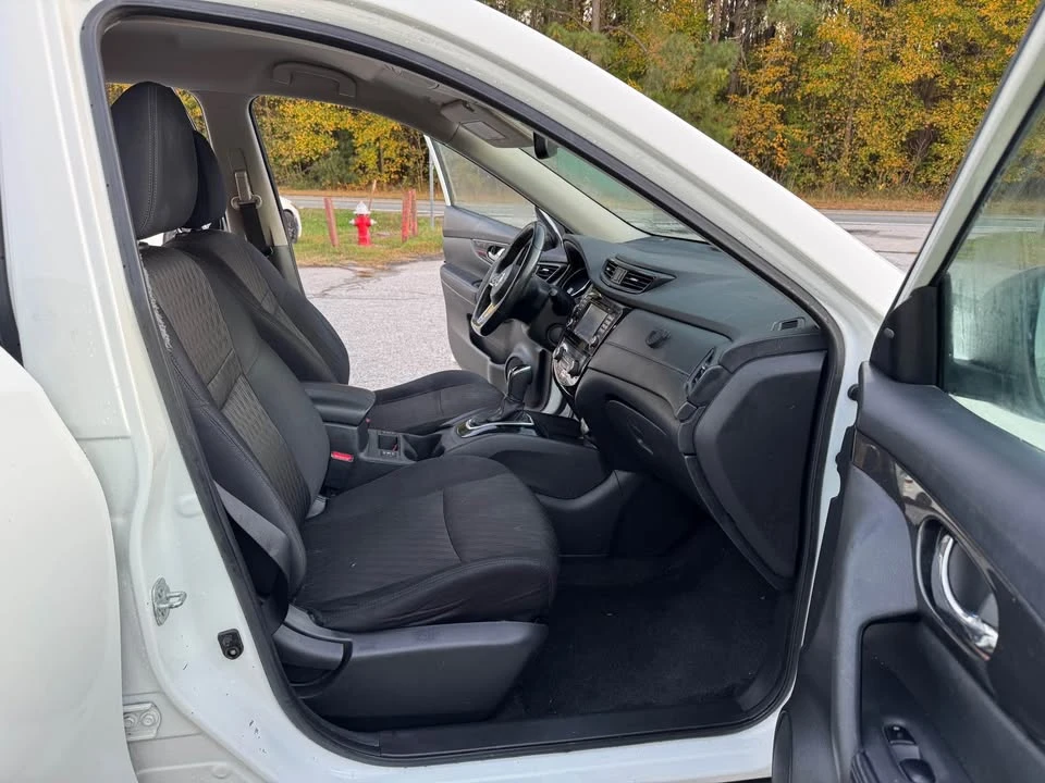 2017 Nissan Rogue - Image 8 of 16