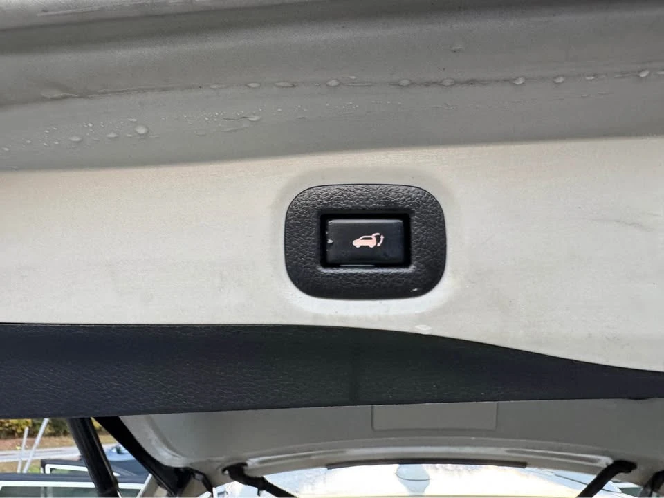 2017 Nissan Rogue - Image 11 of 16
