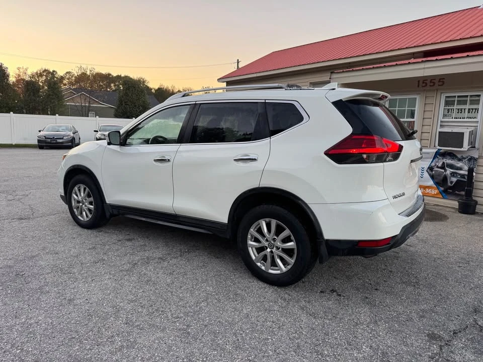 2017 Nissan Rogue - Image 4 of 16