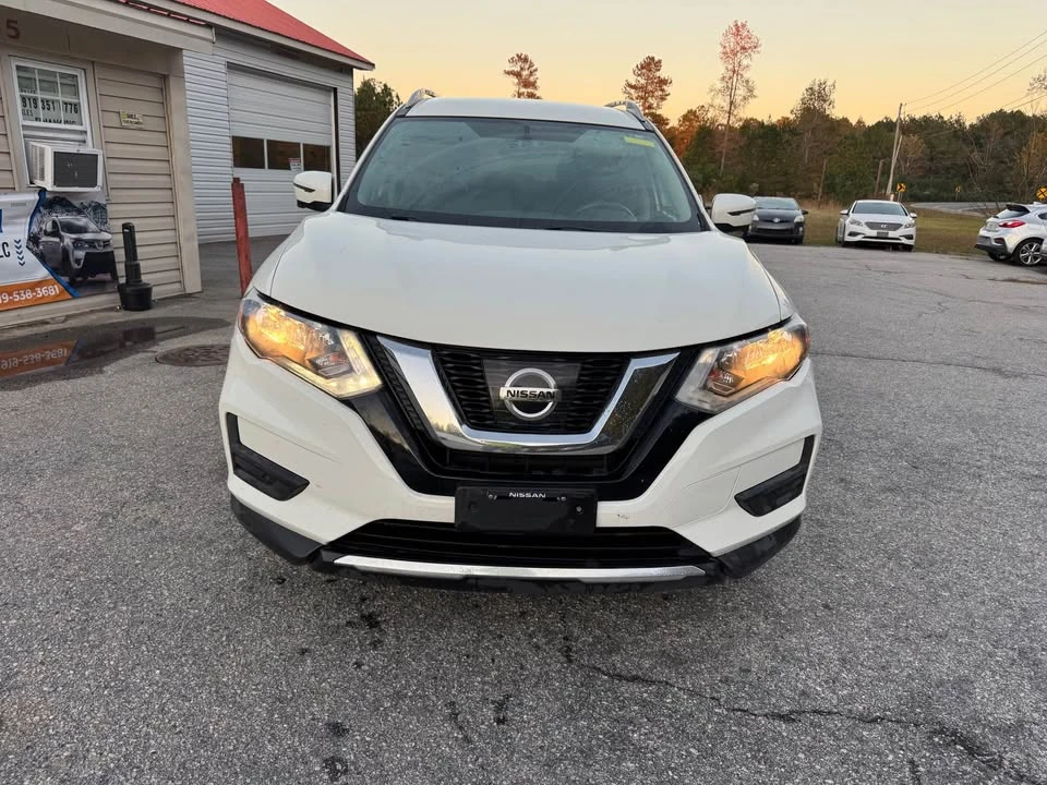 2017 Nissan Rogue - Image 2 of 16