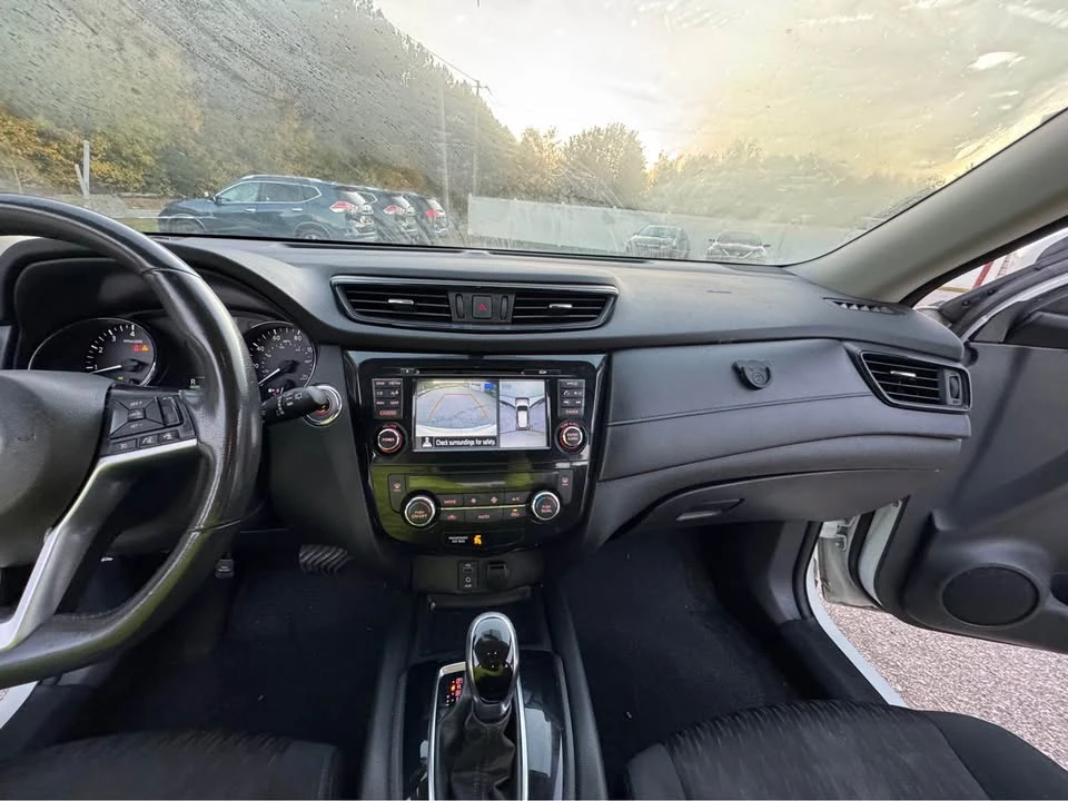 2017 Nissan Rogue - Image 15 of 16