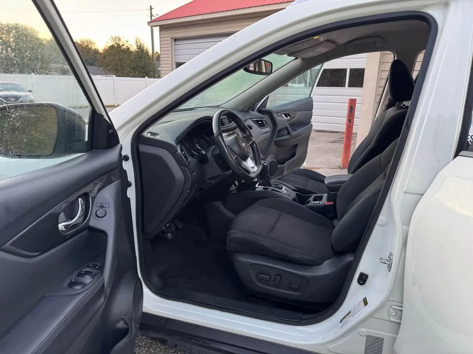 2017 Nissan Rogue - Image 14 of 16