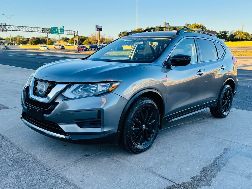 2017 Nissan Rogue - Image 2 of 3