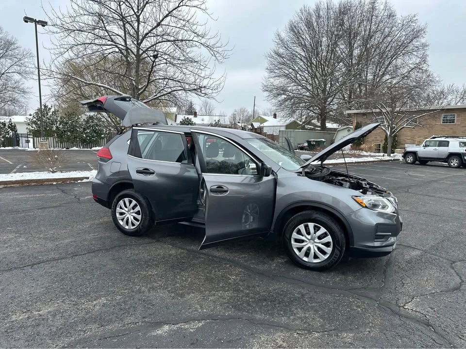2017 Nissan Rogue - Image 14 of 19