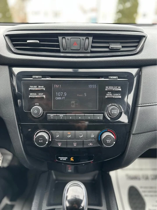 2017 Nissan Rogue - Image 12 of 19