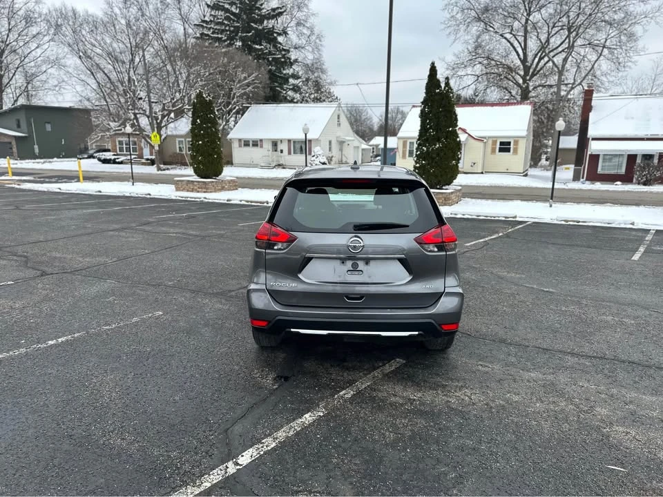 2017 Nissan Rogue - Image 6 of 19