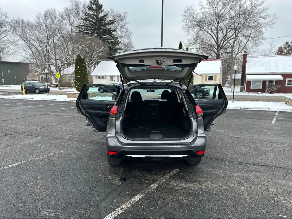 2017 Nissan Rogue - Image 18 of 19