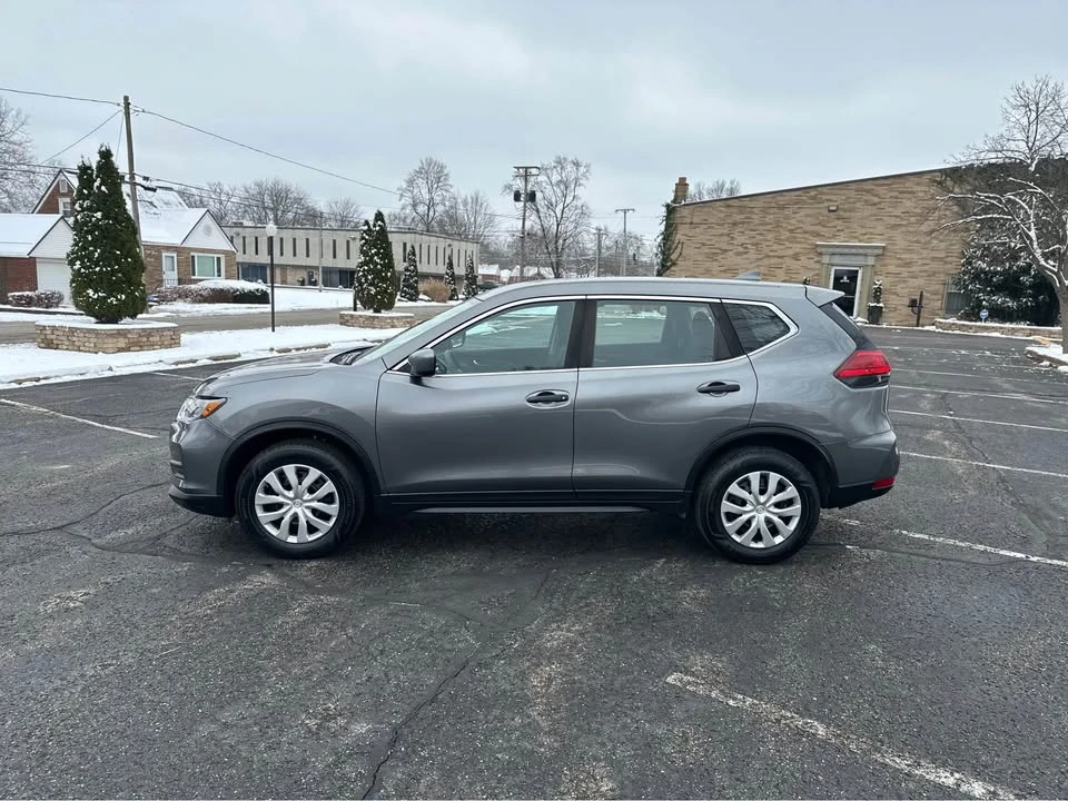 2017 Nissan Rogue - Image 4 of 19