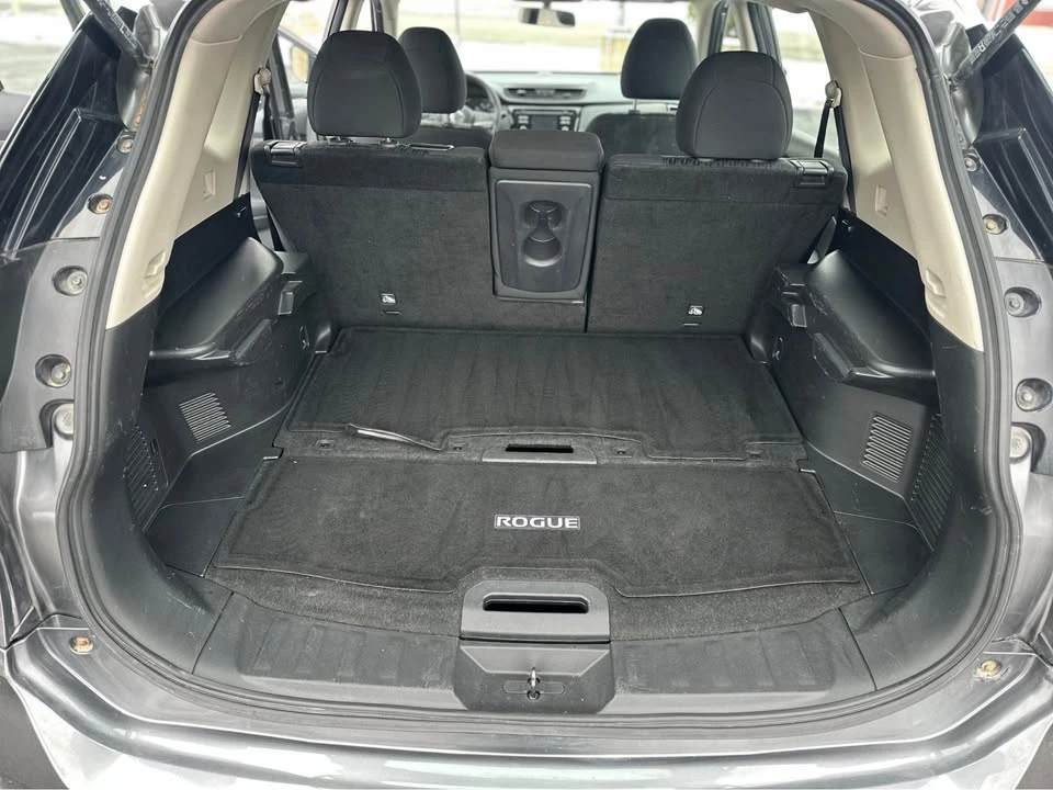 2017 Nissan Rogue - Image 16 of 19