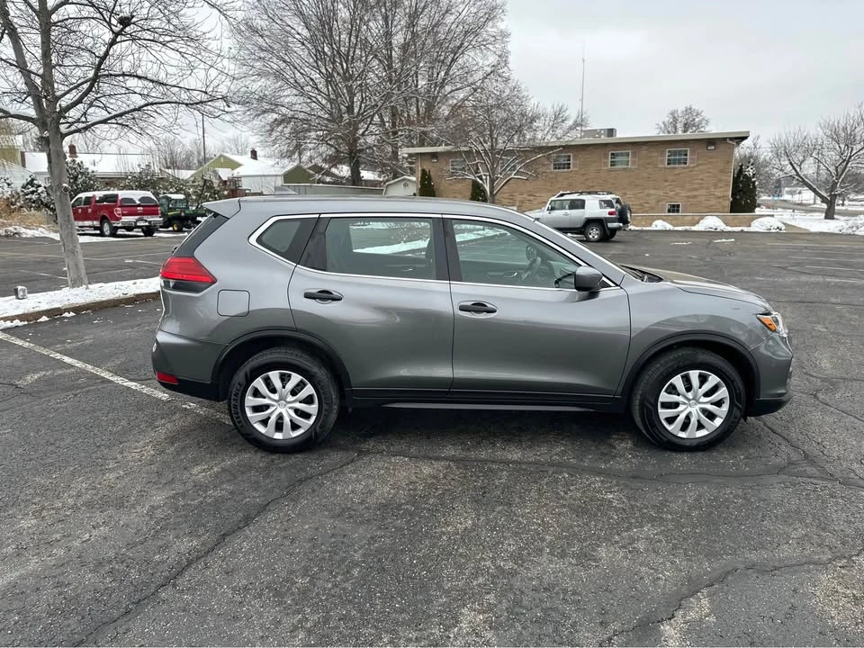 2017 Nissan Rogue - Image 5 of 19