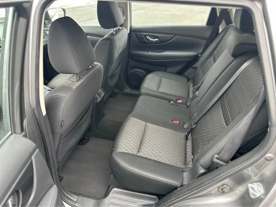 2017 Nissan Rogue - Image 10 of 19