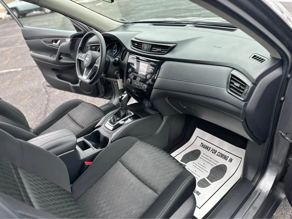 2017 Nissan Rogue - Image 8 of 19