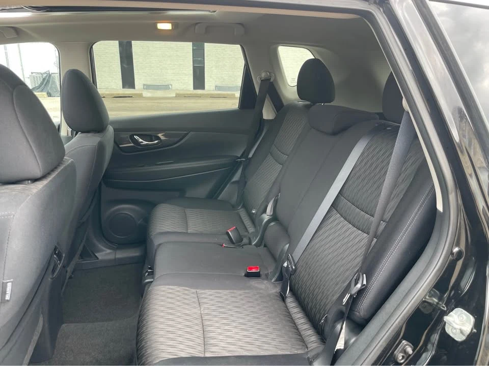 2017 Nissan Rogue - Image 16 of 17