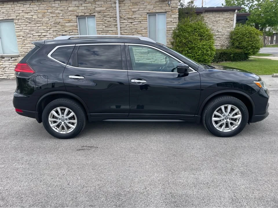 2017 Nissan Rogue - Image 2 of 17