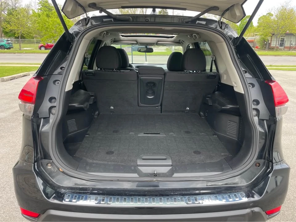 2017 Nissan Rogue - Image 9 of 17