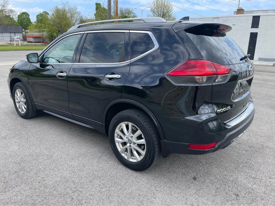 2017 Nissan Rogue - Image 10 of 17