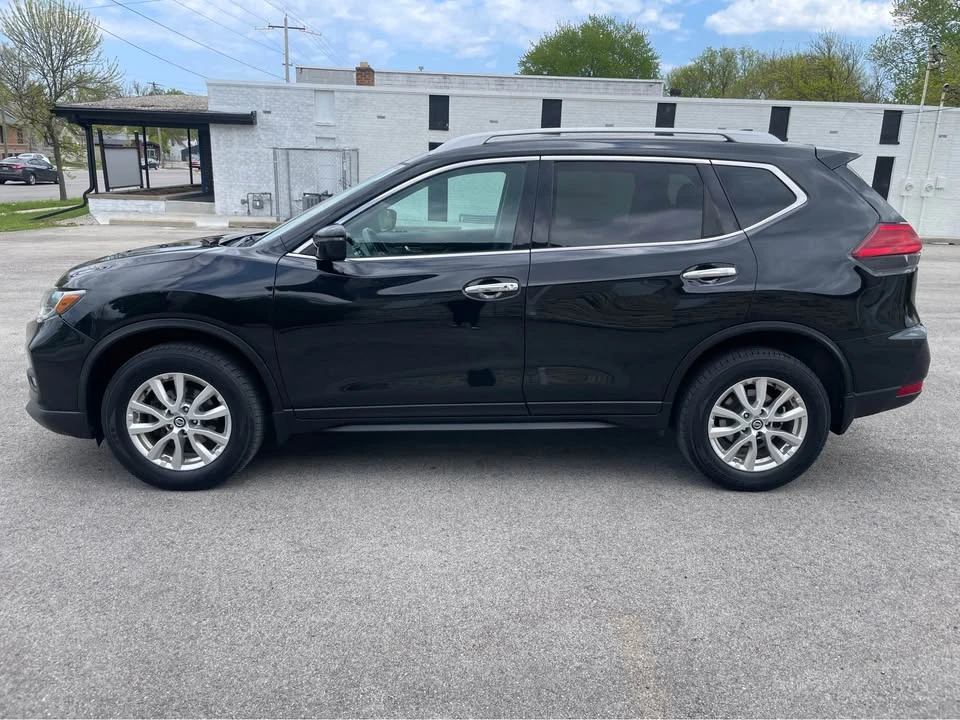 2017 Nissan Rogue - Image 11 of 17