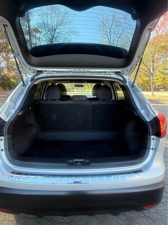 2017 Nissan Rogue - Image 9 of 13