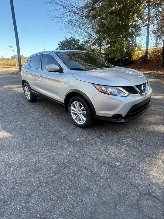 2017 Nissan Rogue - Image 2 of 13