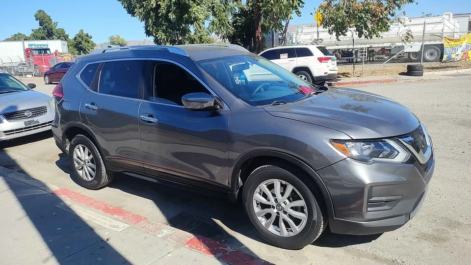 2017 Nissan Rogue - Image 6 of 7