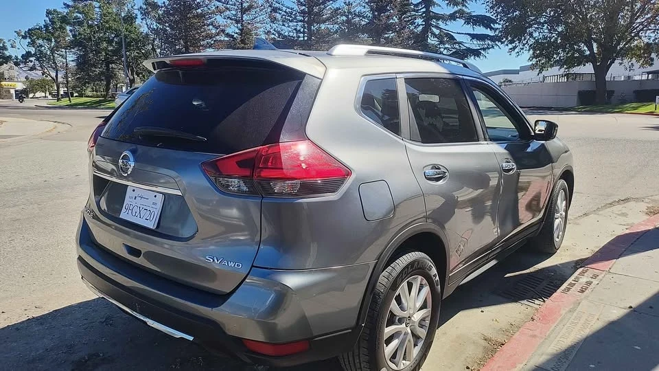 2017 Nissan Rogue - Image 3 of 7