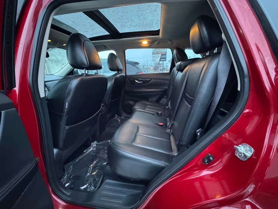 2017 Nissan Rogue - Image 15 of 18