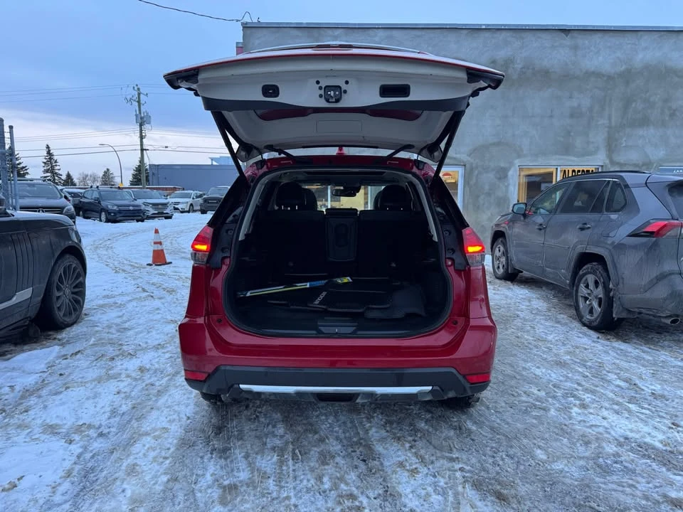 2017 Nissan Rogue - Image 16 of 18