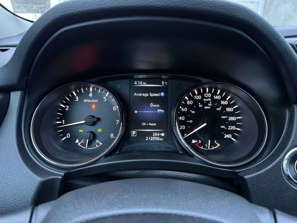 2017 Nissan Rogue - Image 11 of 18