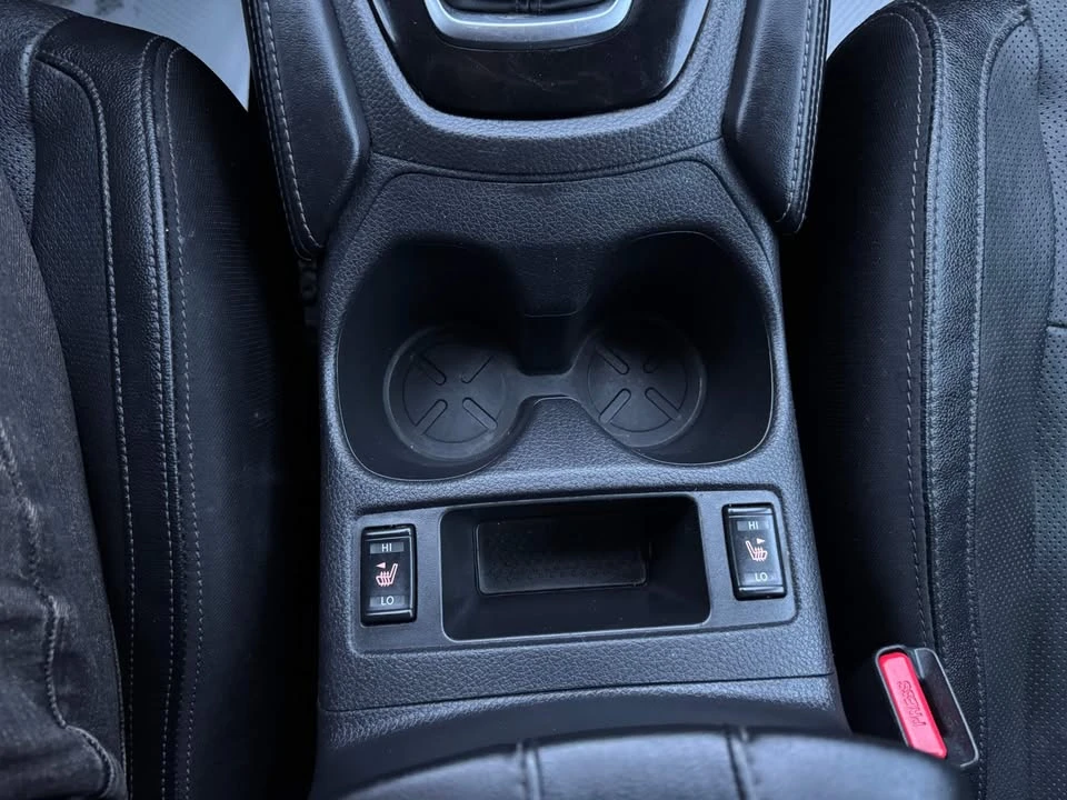 2017 Nissan Rogue - Image 13 of 18