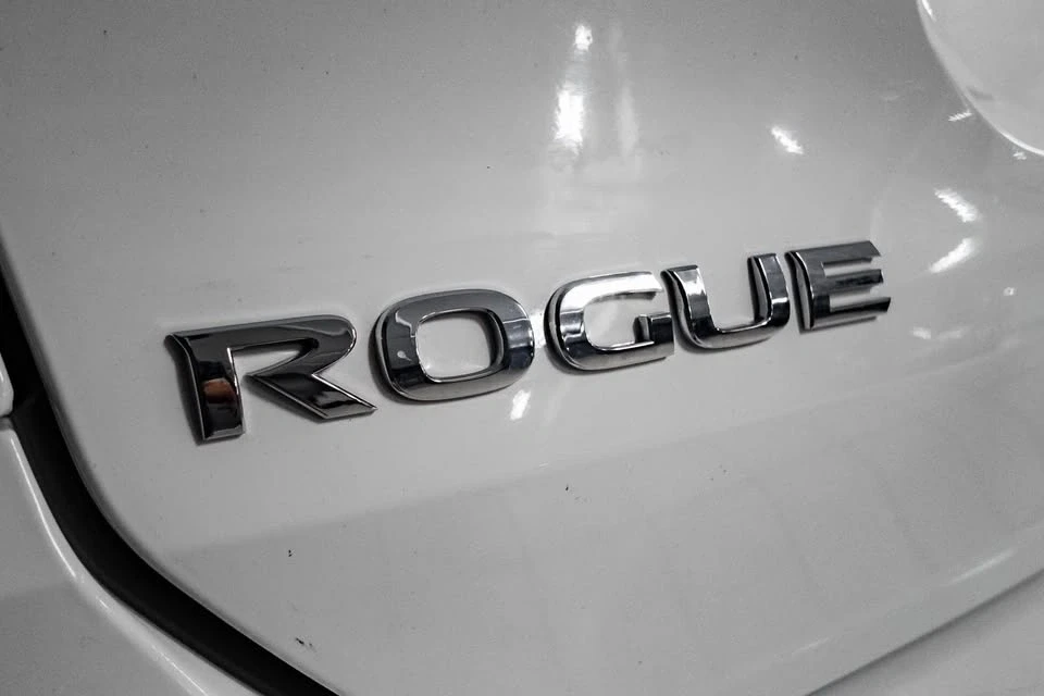 2017 Nissan Rogue - Image 11 of 20