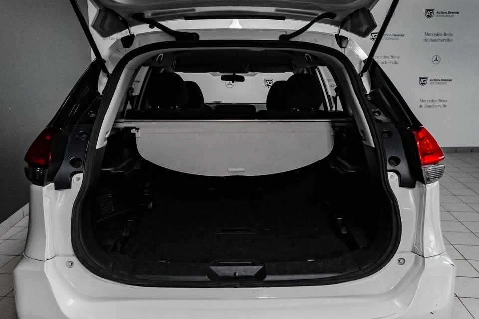 2017 Nissan Rogue - Image 12 of 20