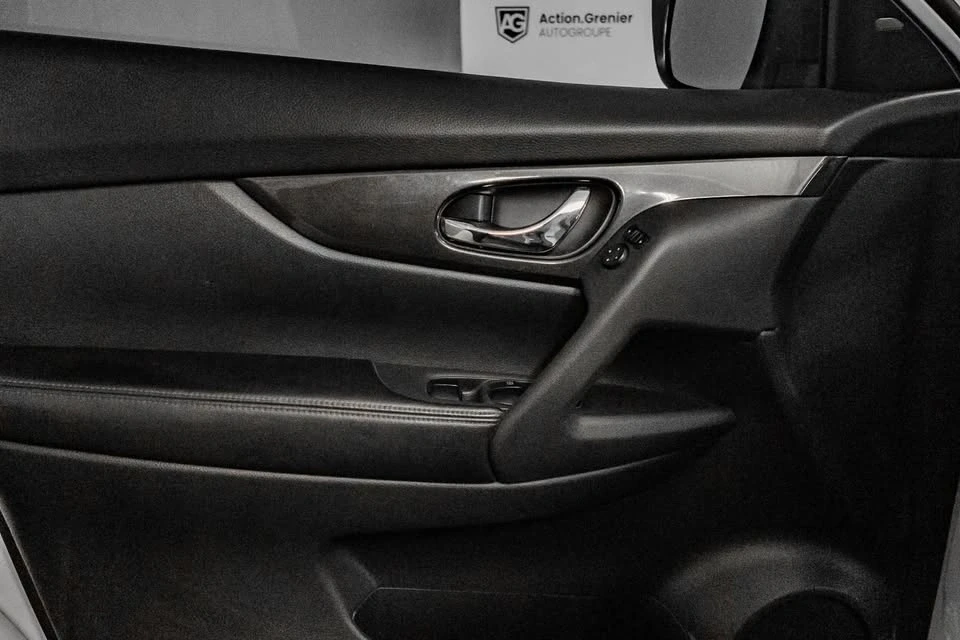 2017 Nissan Rogue - Image 13 of 20