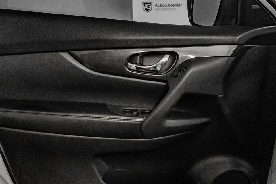 2017 Nissan Rogue - Image 13 of 20