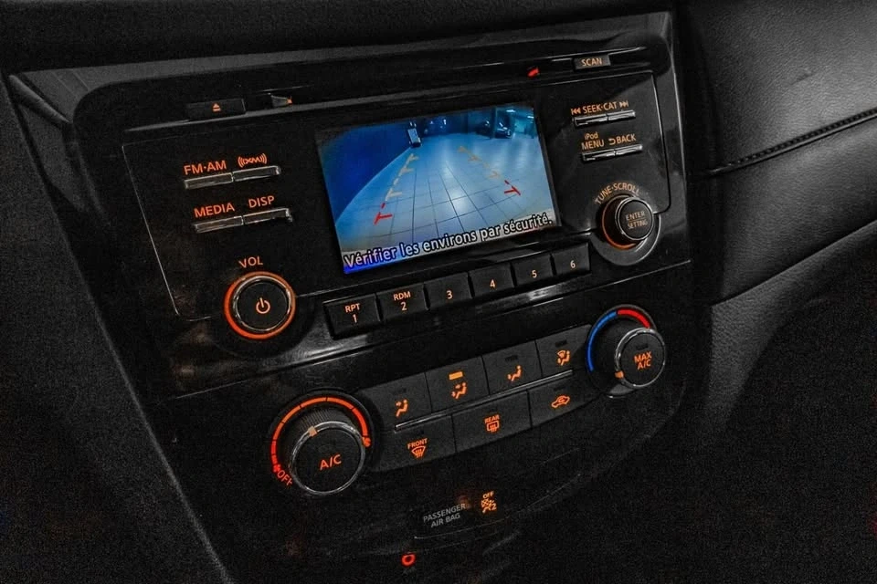 2017 Nissan Rogue - Image 18 of 20