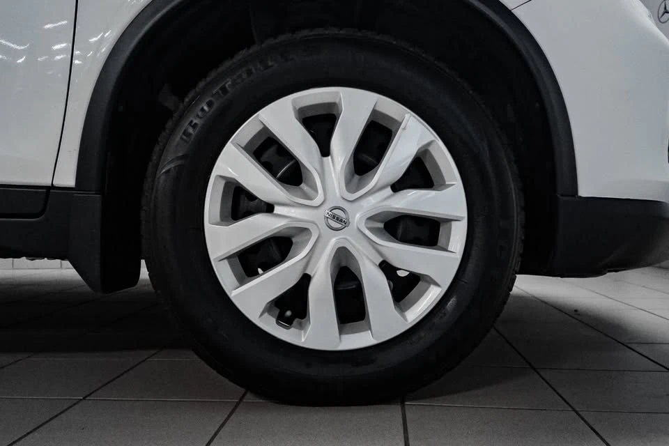 2017 Nissan Rogue - Image 10 of 20