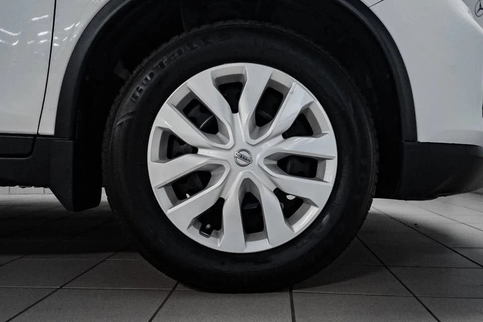 2017 Nissan Rogue - Image 10 of 20