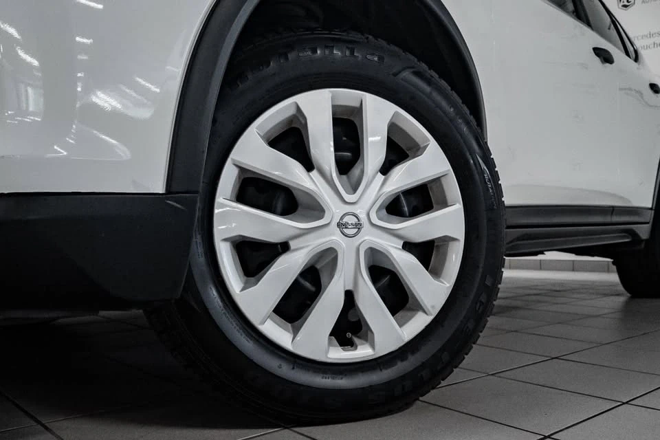 2017 Nissan Rogue - Image 2 of 20
