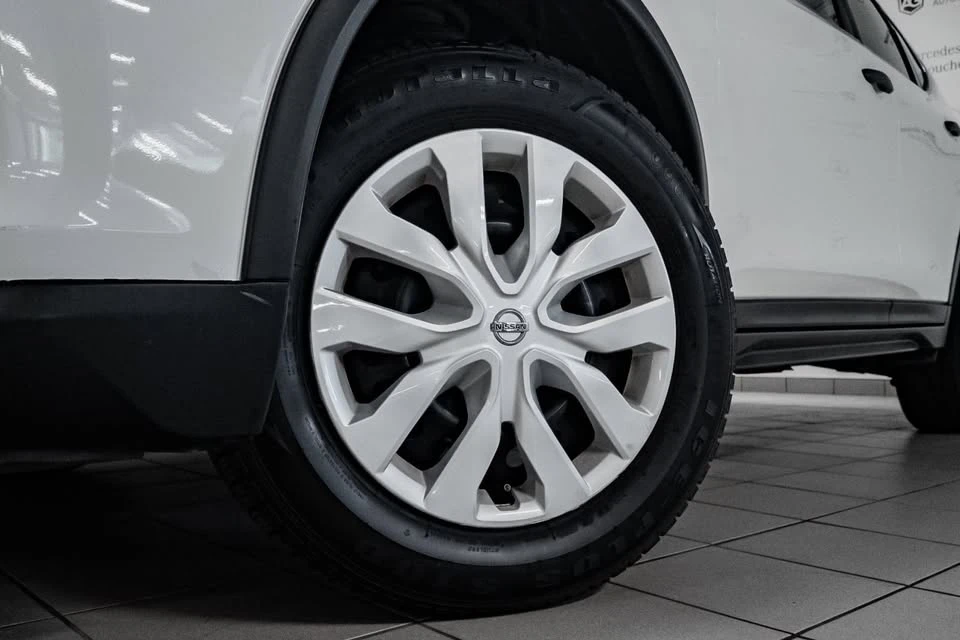 2017 Nissan Rogue - Image 2 of 20